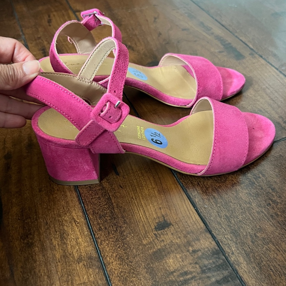 Women’s Hot Pink Suede Ankle-Strap Sandals - Size 6½ - Picture 2 of 4